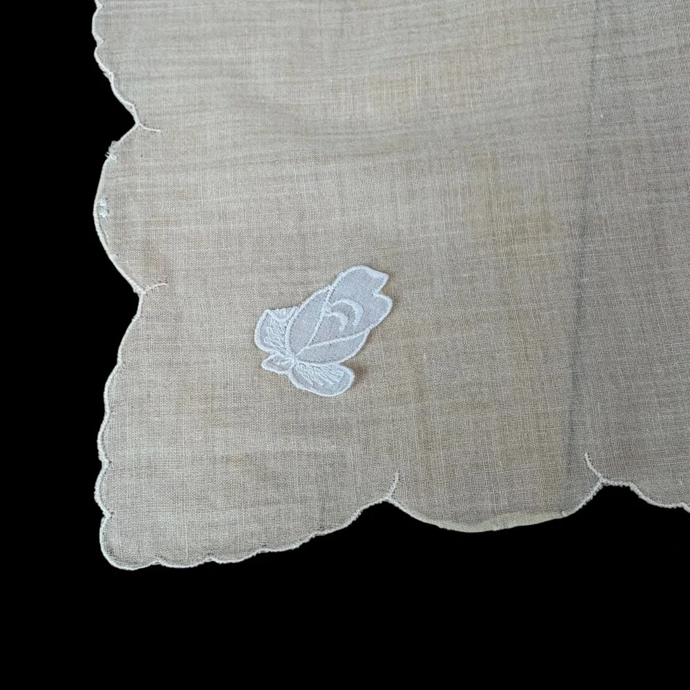 Vintage Women's Handkerchiefs White‎ Floral Embroidery Appliqué Scalloped Edges